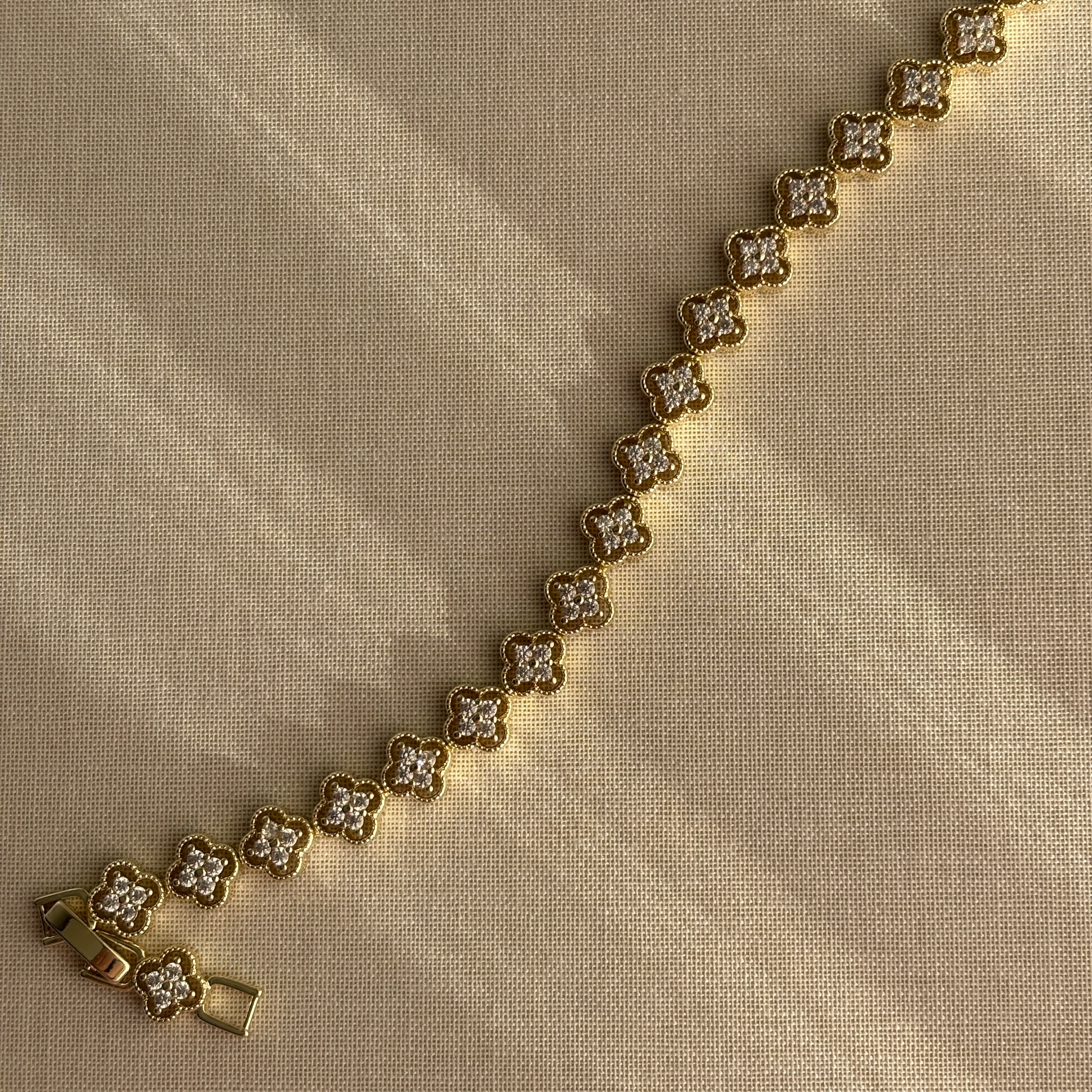 Vip Seri Çerçeveli Yonca Bileklik