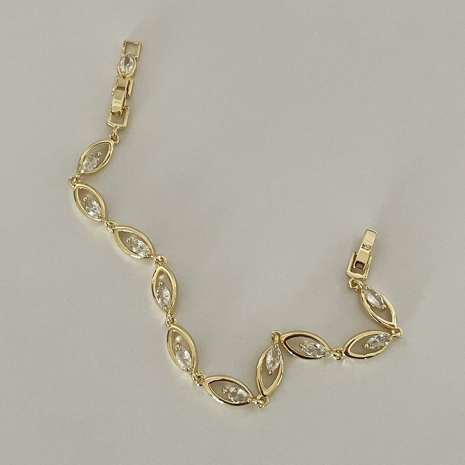 Vip Seri Göz Mini Taş Bileklik