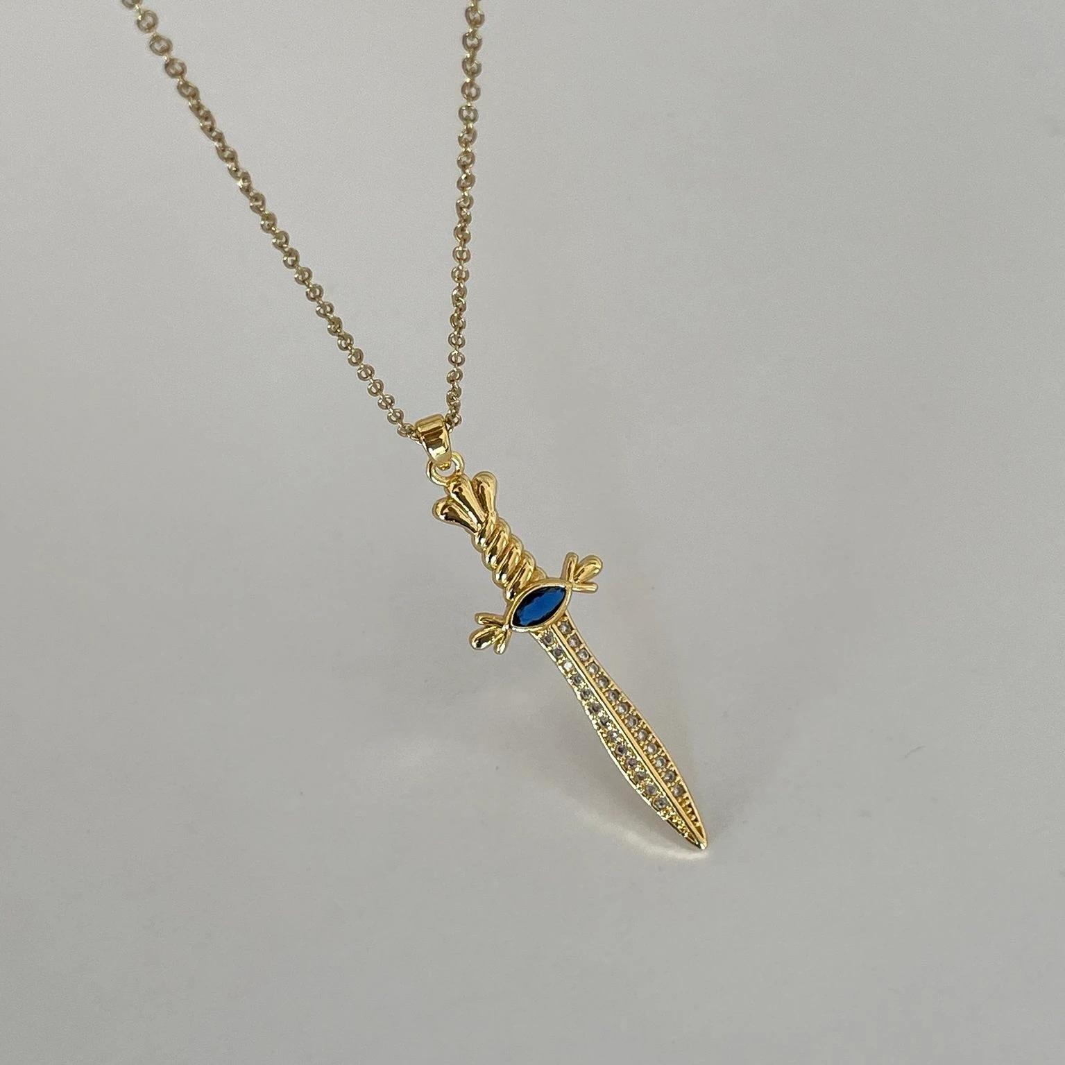 Çelik Lacivert Taş Kılıç Kolye