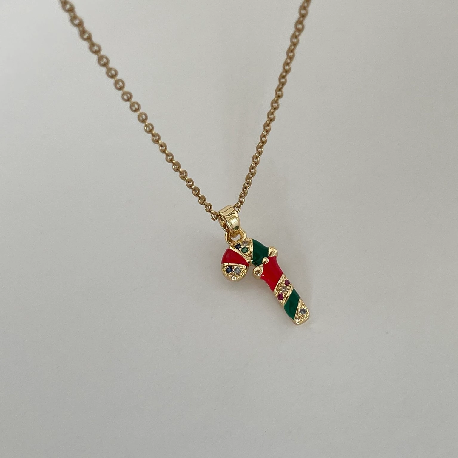 Çelik Yeşil Kırmızı Taş Detay Yılbaşı Kolye