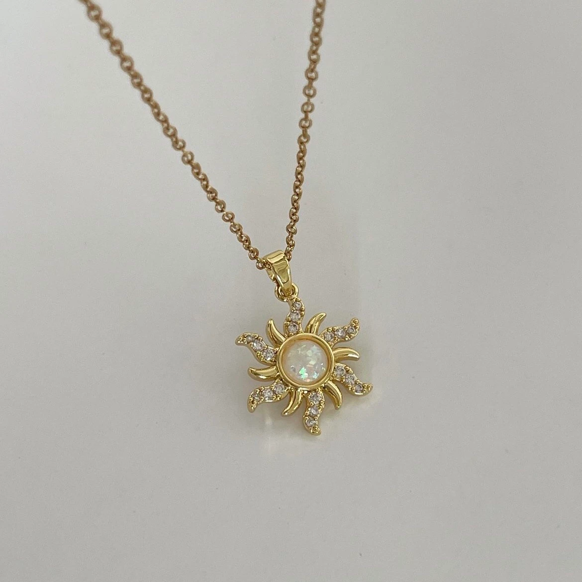 Çelik Sedefli Taş Detay Güneş Kolye