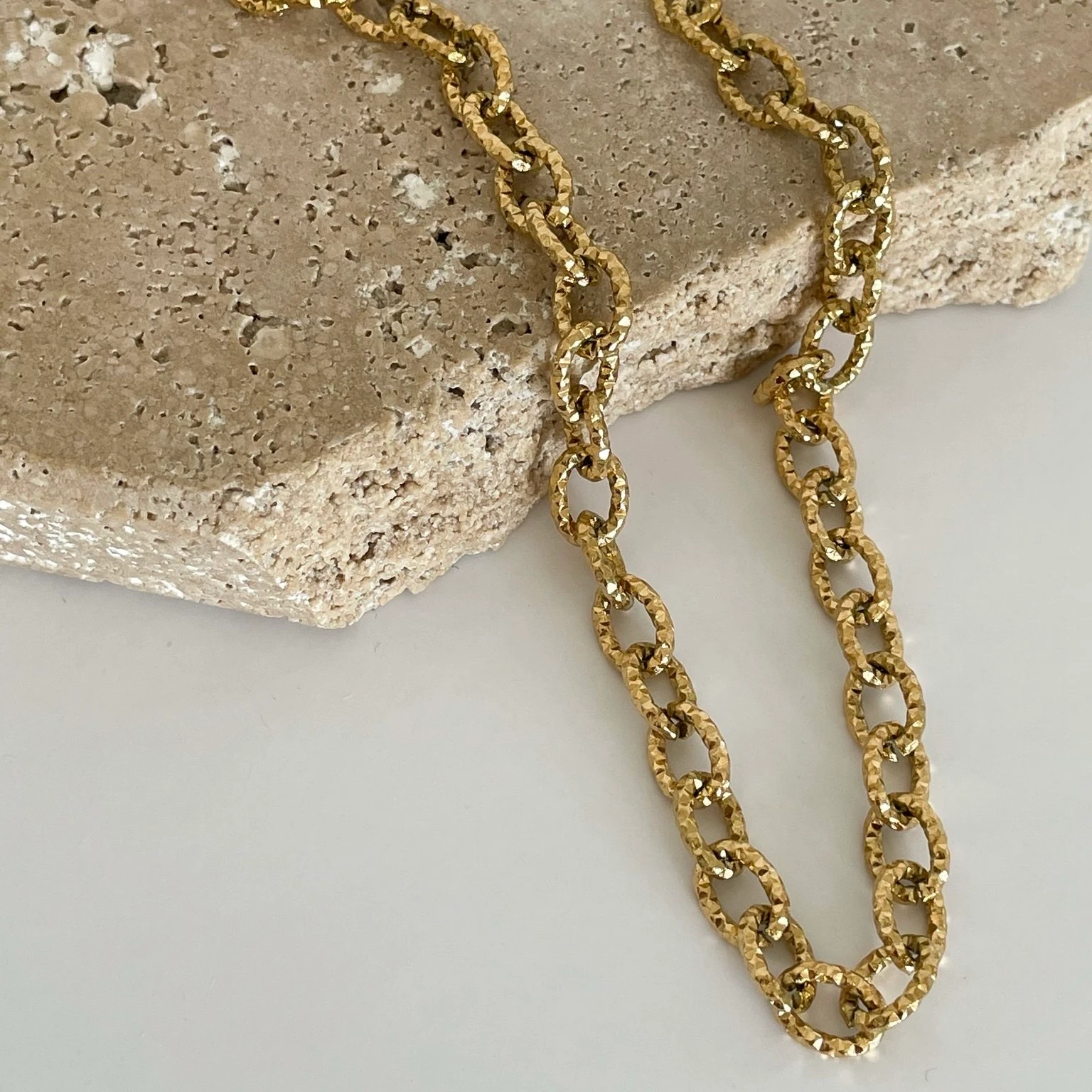 Çelik Işıltılı Zincir Kolye