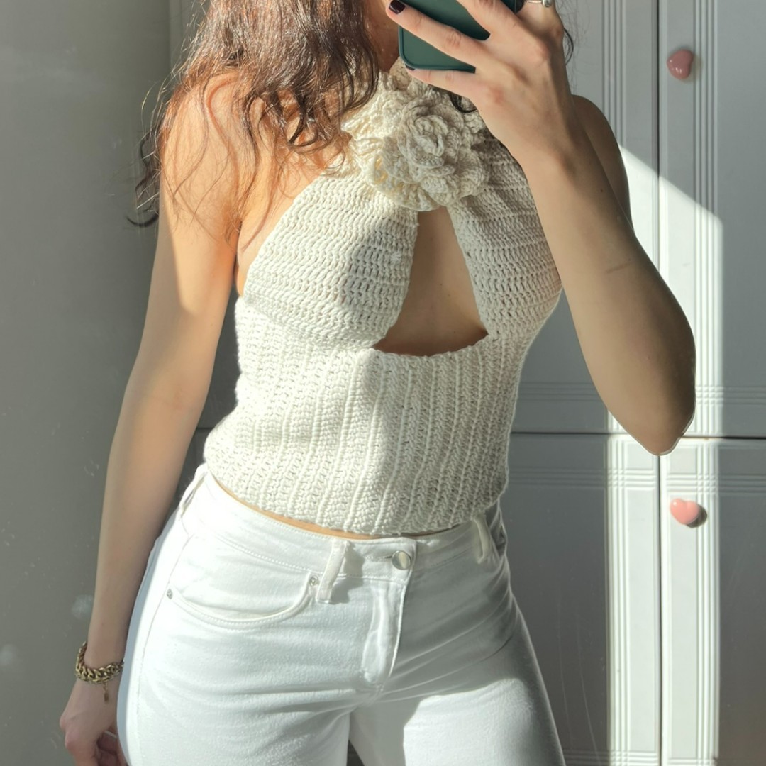 CROCHET CREAM ROSE TOP 