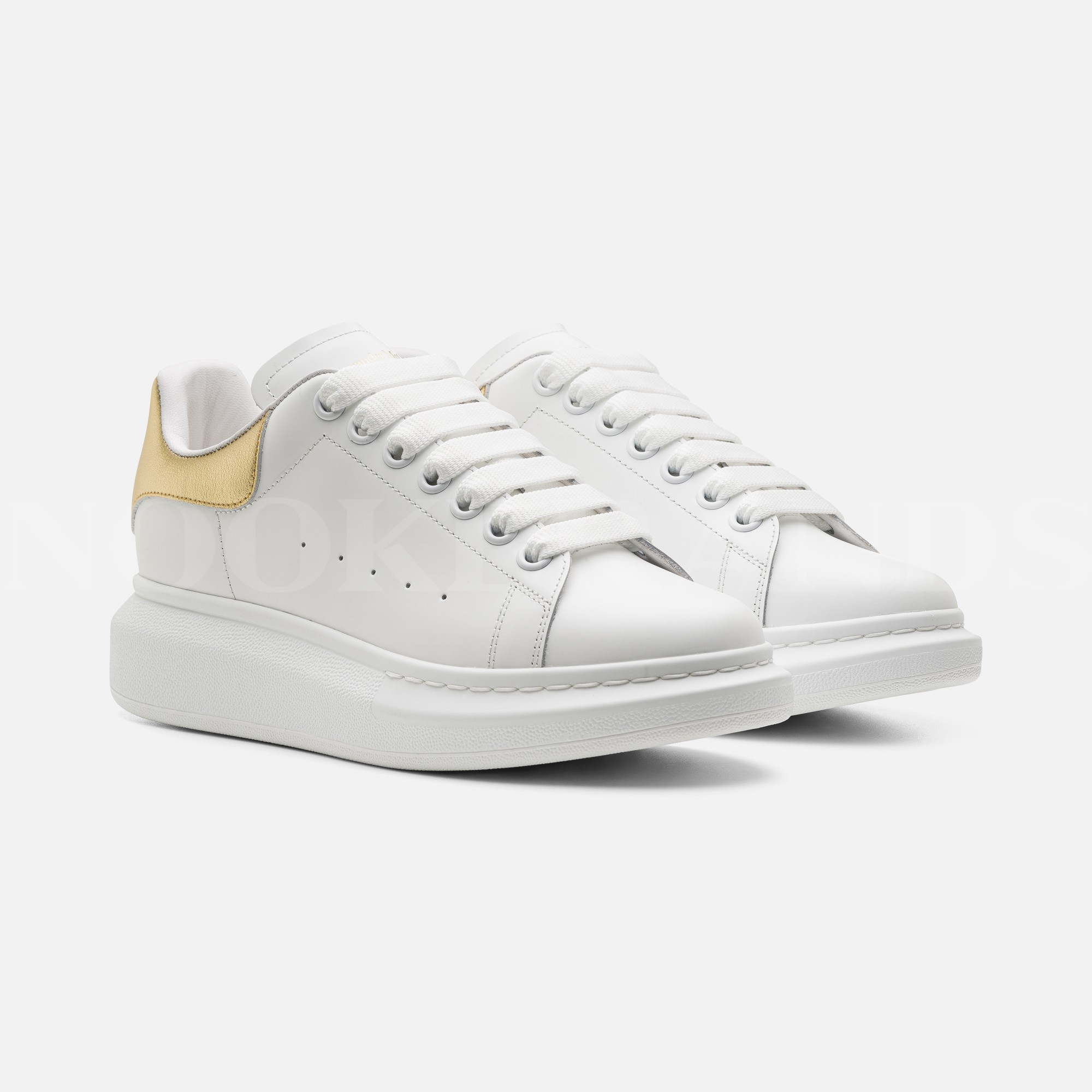 Beyaz Gold Detay Kadın Sneaker