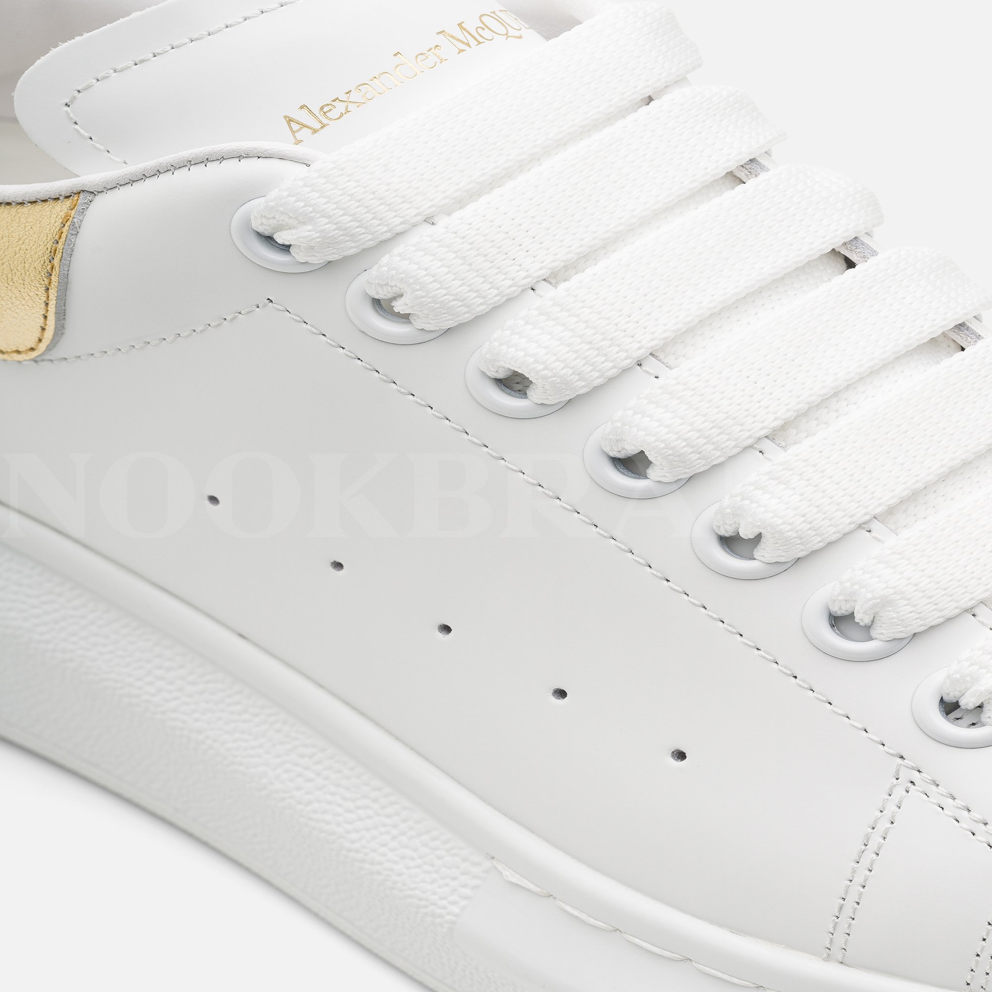 Beyaz Gold Detay Kadın Sneaker