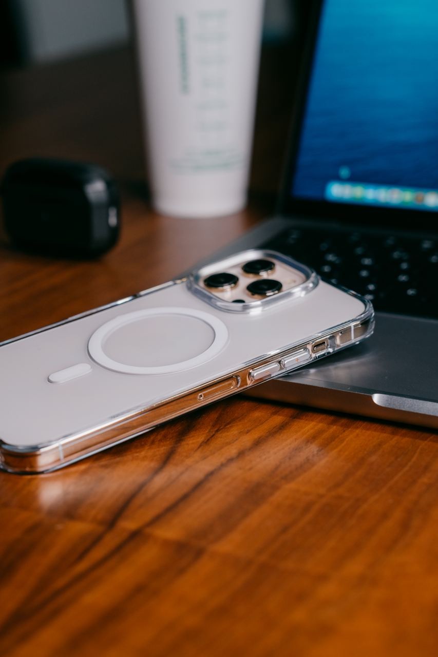 Zore Efsane Sararmayan Sert Malzemeli Magsafe Özellikli Premium Kılıf