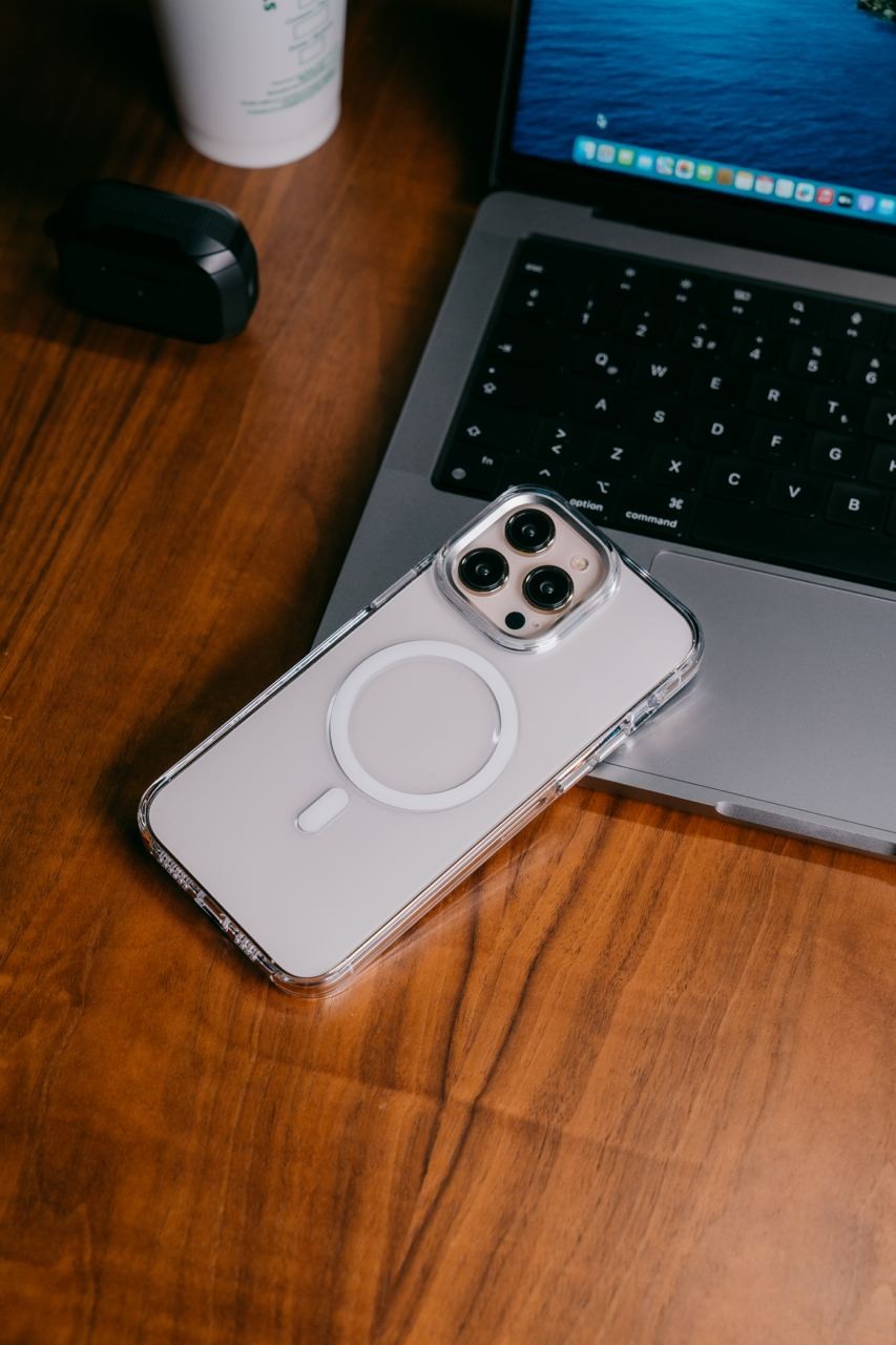 Zore Efsane Sararmayan Sert Malzemeli Magsafe Özellikli Premium Kılıf