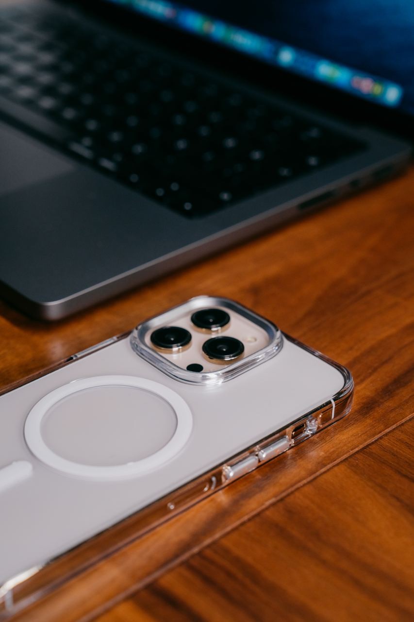 Zore Efsane Sararmayan Sert Malzemeli Magsafe Özellikli Premium Kılıf