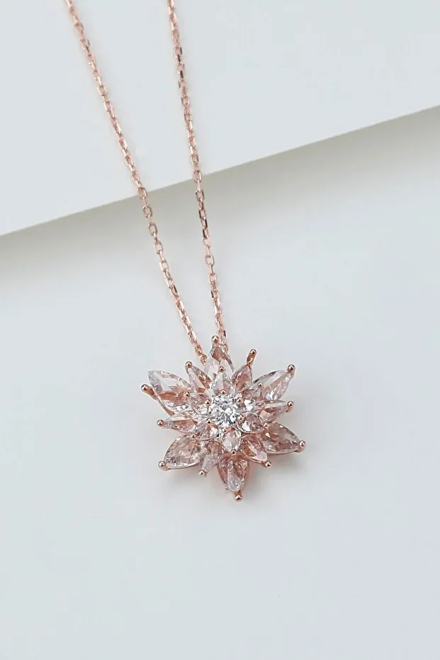 Gümüş Beyaz Lotus Çiçeği Kolye