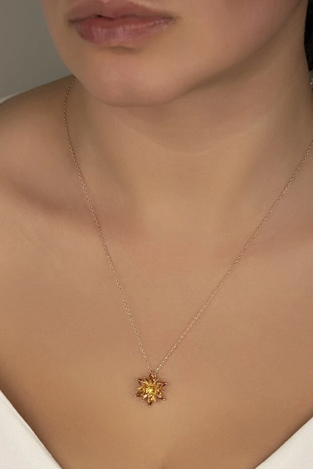 Gümüş 4 Katman Turuncu Lotus Çiçeği Kolye