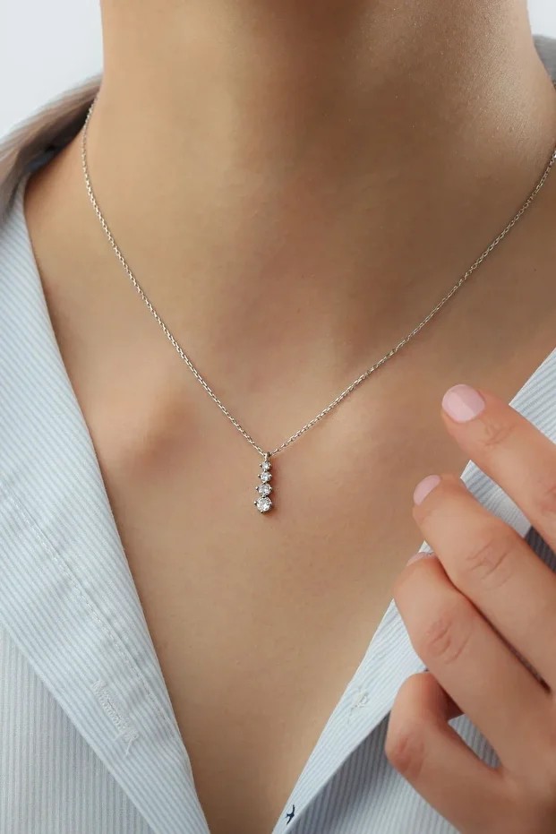Gümüş Pırlanta Model Kolye