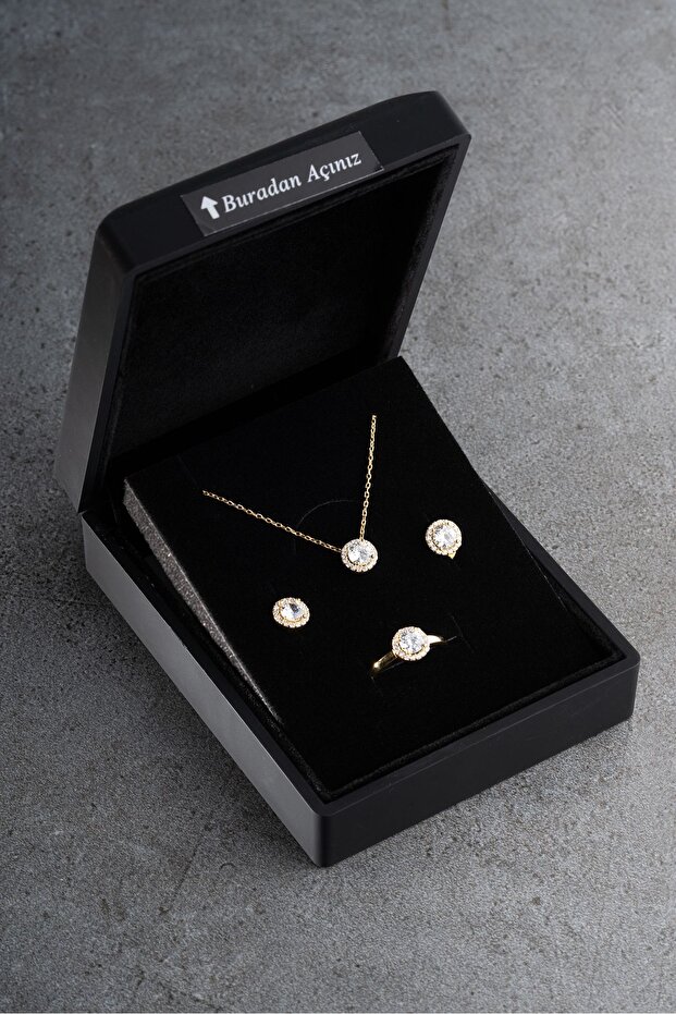 Gümüş Işıklı Kutuda Tektaş Model Takı Seti