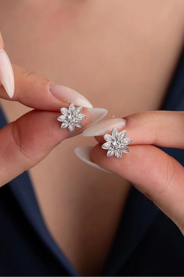 Gümüş Beyaz Taşlı Lotus Küpe