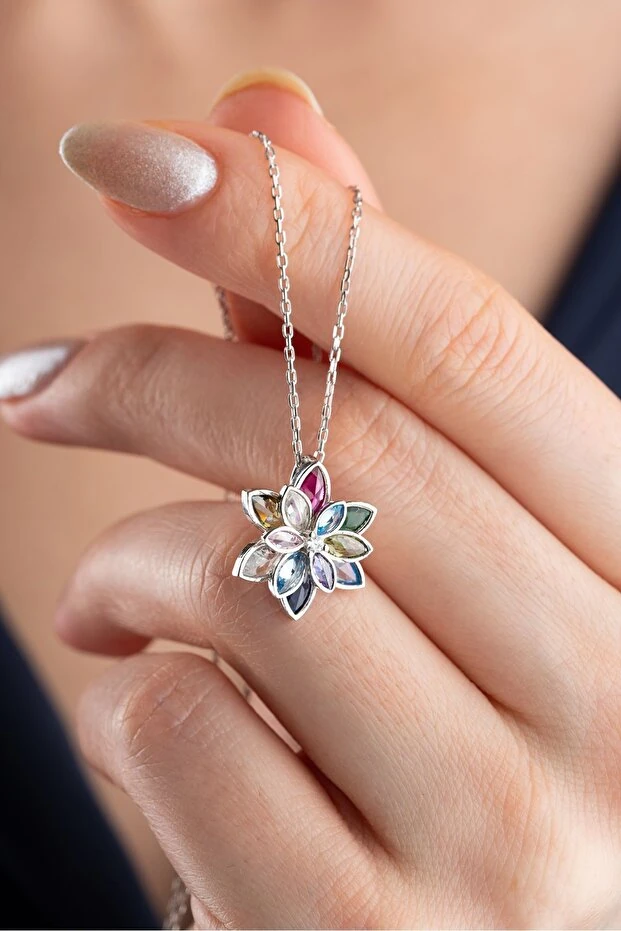 Gümüş Renkli Lotus Çiçeği Kolye