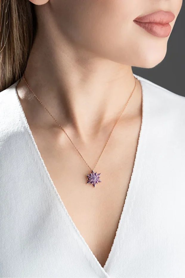 Gümüş Işıklı Kutuda Buzlu Mor Lotus Çiçeği Kolye