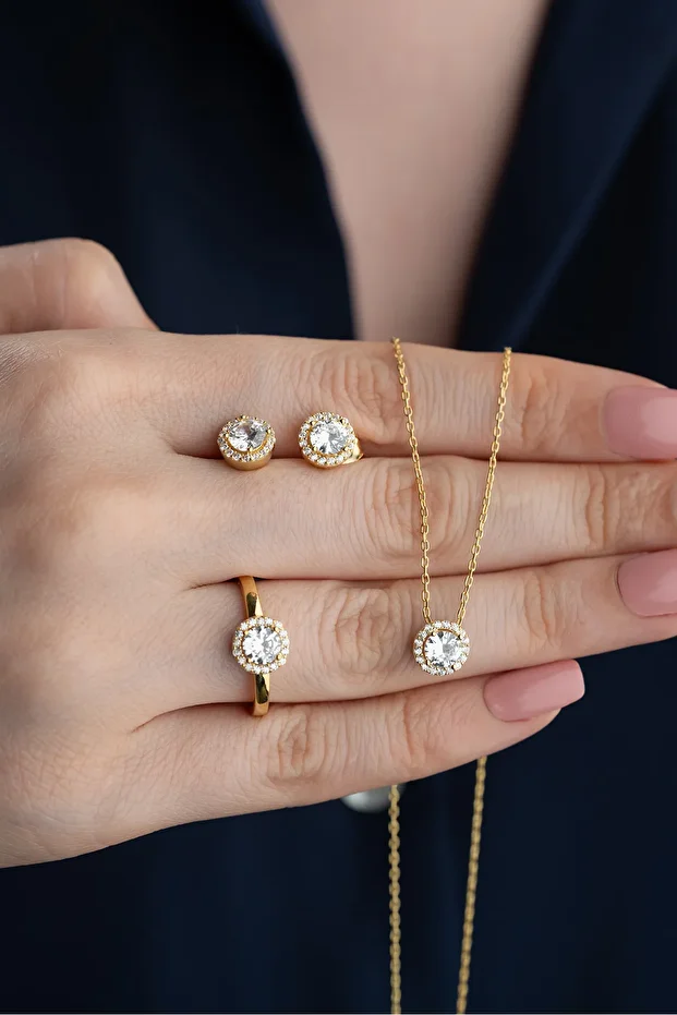 Gümüş Işıklı Kutuda Tektaş Model Takı Seti