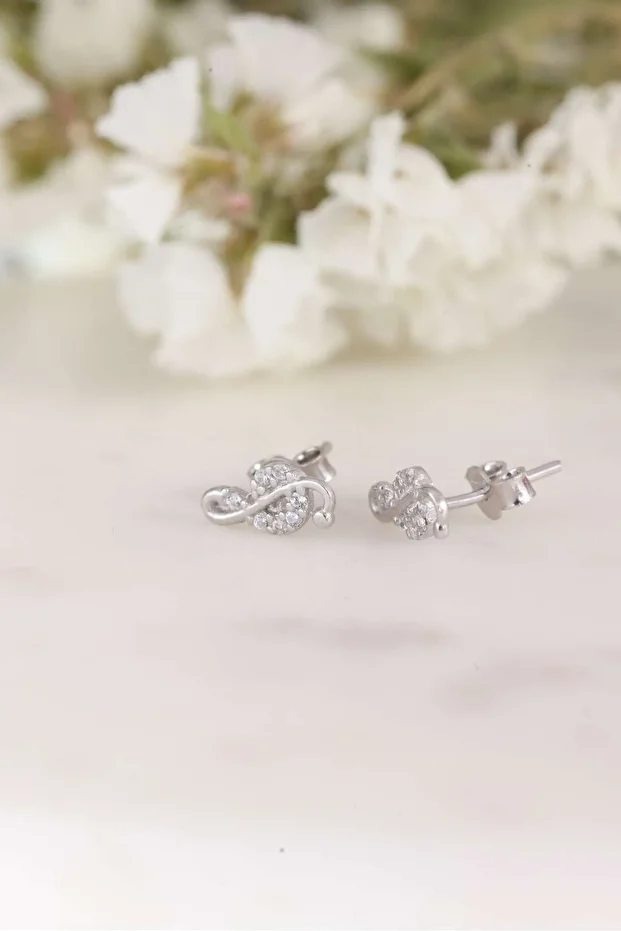 Gümüş Minik Sol Anahtarı Küpe