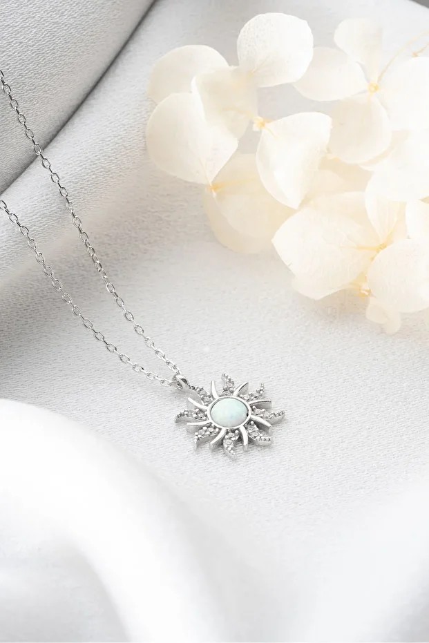 Opal Taşlı Güneş Gümüş Kolye