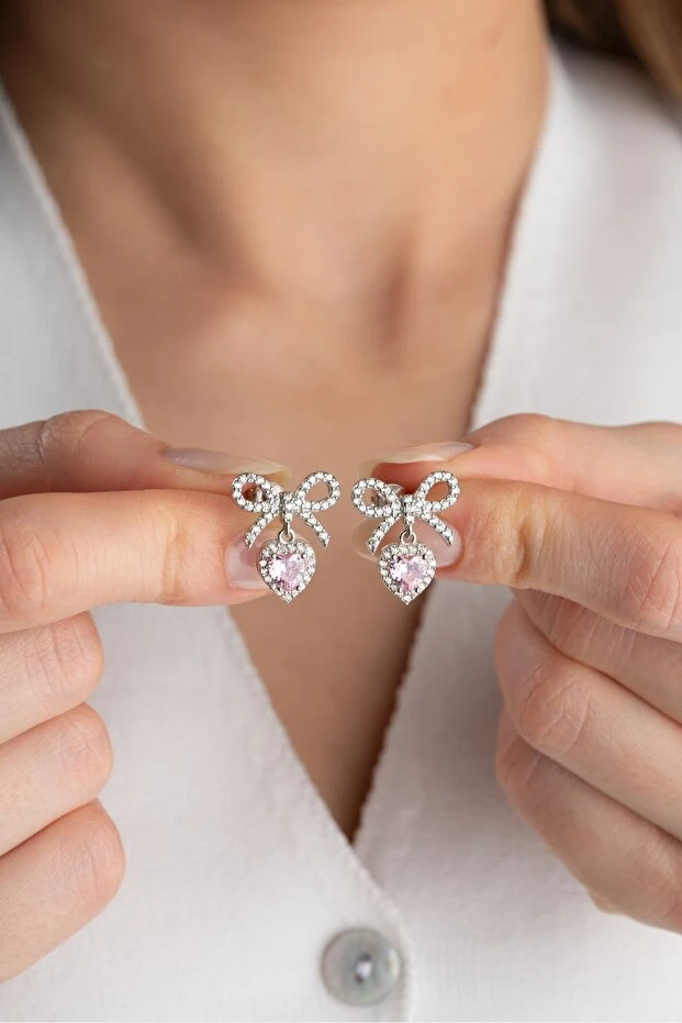 Gümüş Işıklı Kutuda Fiyonklu Kalp Küpe