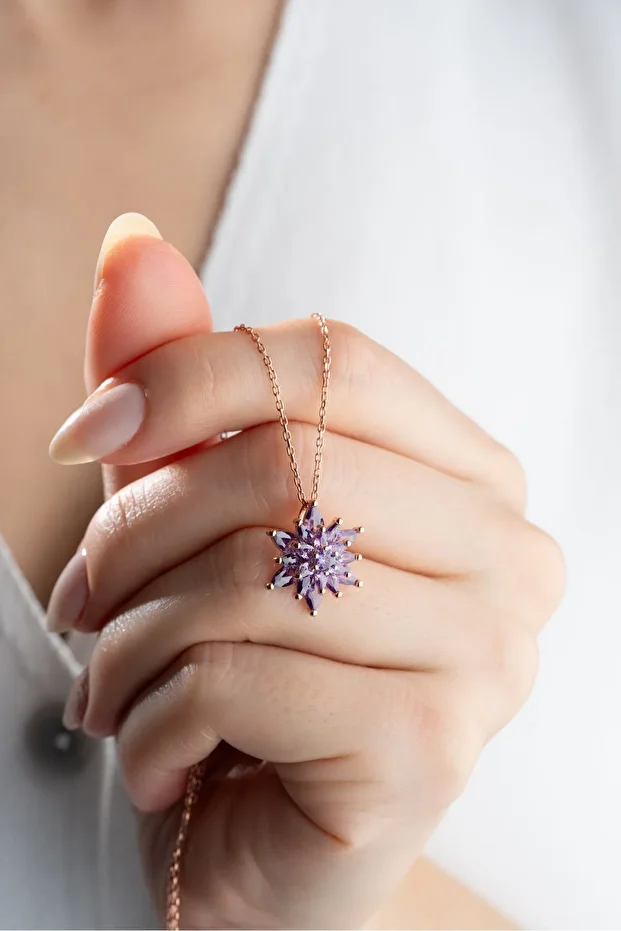 Gümüş Işıklı Kutuda Buzlu Mor Lotus Çiçeği Kolye