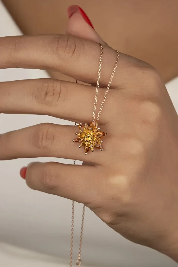 Gümüş 4 Katman Turuncu Lotus Çiçeği Kolye