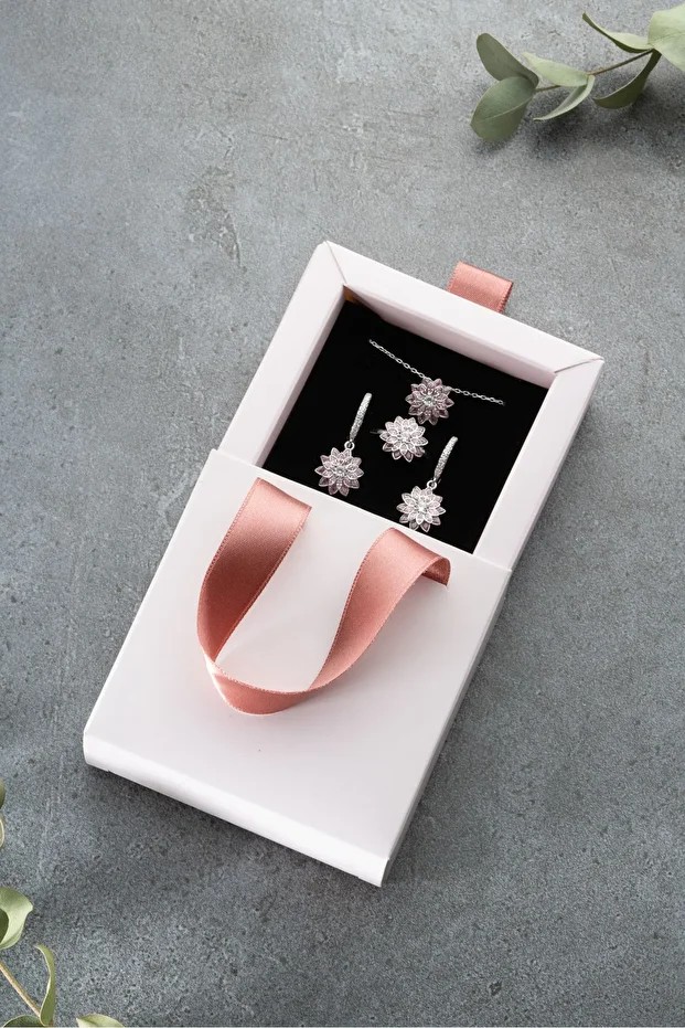Gümüş Kutulu Pembe Taşlı Lotus Çiçeği Takı Seti