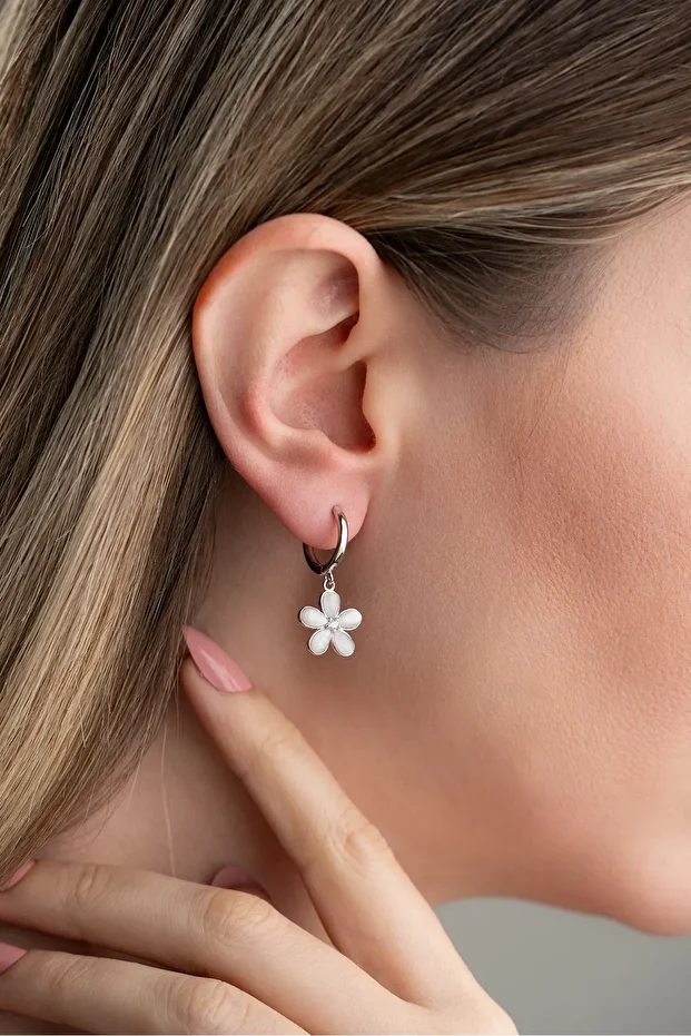 Gümüş Sedefli Nergis Çiçek Küpe