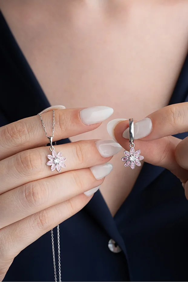 Gümüş Işıklı Kutu Pembe Taşlı Lotus Takı (Kolye-Küpe) Seti