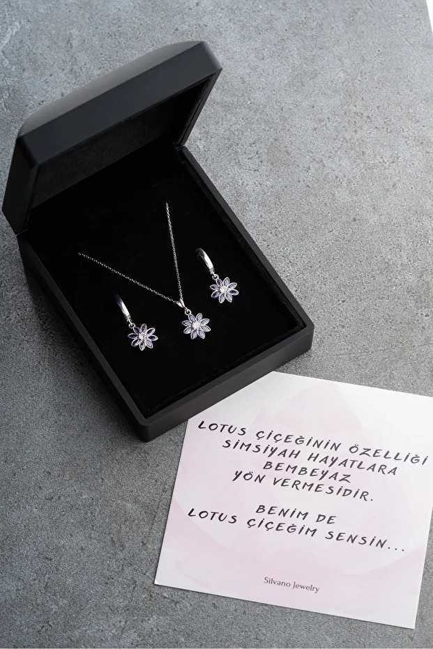 Gümüş Işıklı Kutu Mor Taşlı Lotus Takı (Kolye-Küpe) Seti