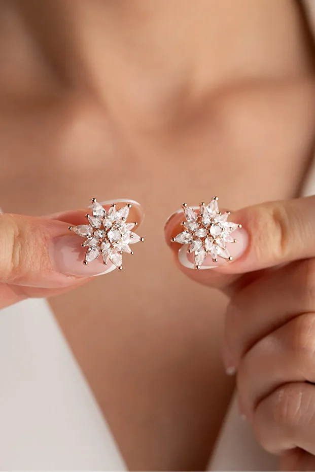 Gümüş Buzlu Beyaz Lotus Küpe