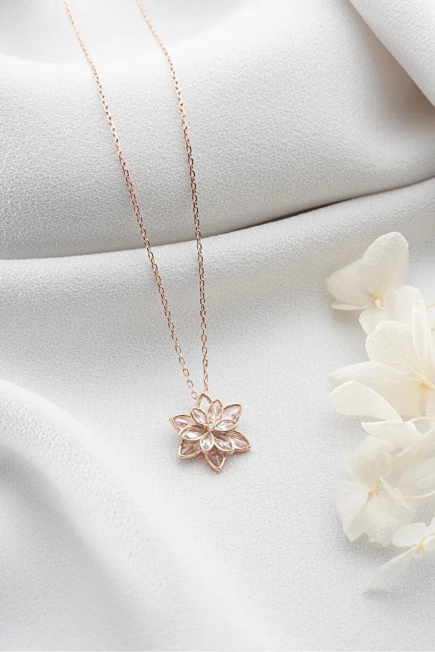 Gümüş Beyaz Lotus Çiçeği Kolye