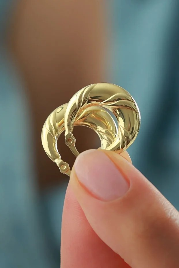 Gold Hilal Desenli Gümüş Küpe