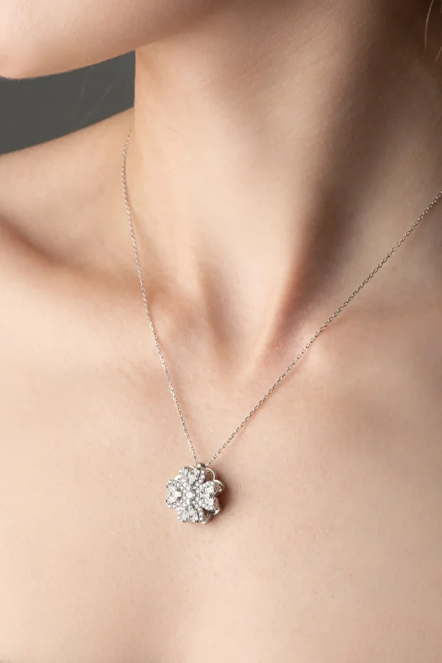 Dönen Dört Yapraklı Yonca Gümüş Kolye