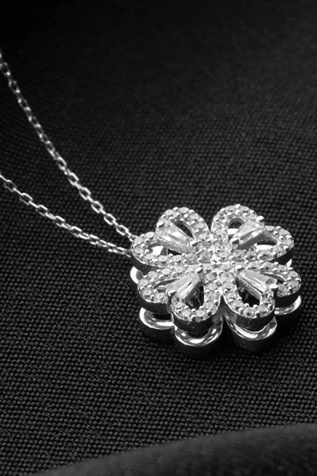 Dönen Dört Yapraklı Yonca Gümüş Kolye