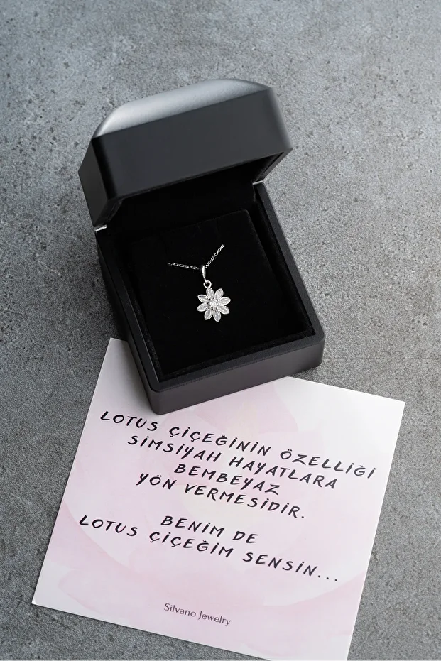 Gümüş Işıklı Kutu Beyaz Taşlı Lotus Kolye