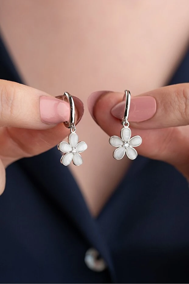 Gümüş Sedefli Nergis Çiçek Küpe