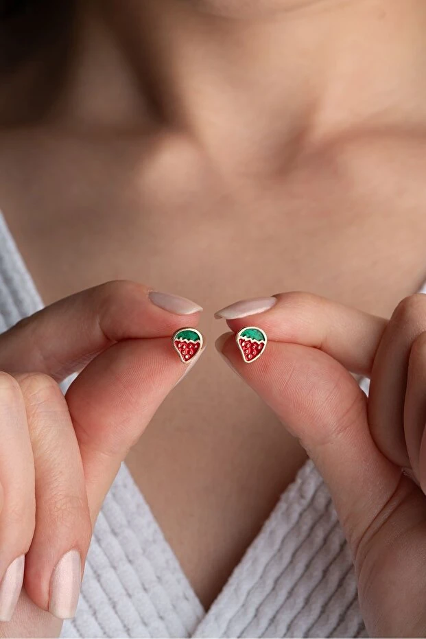 Gümüş Çilek Model Çocuk Küpesi