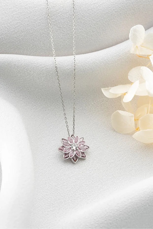Gümüş Işıklı Kutuda Lotus Çiçeği Kolye