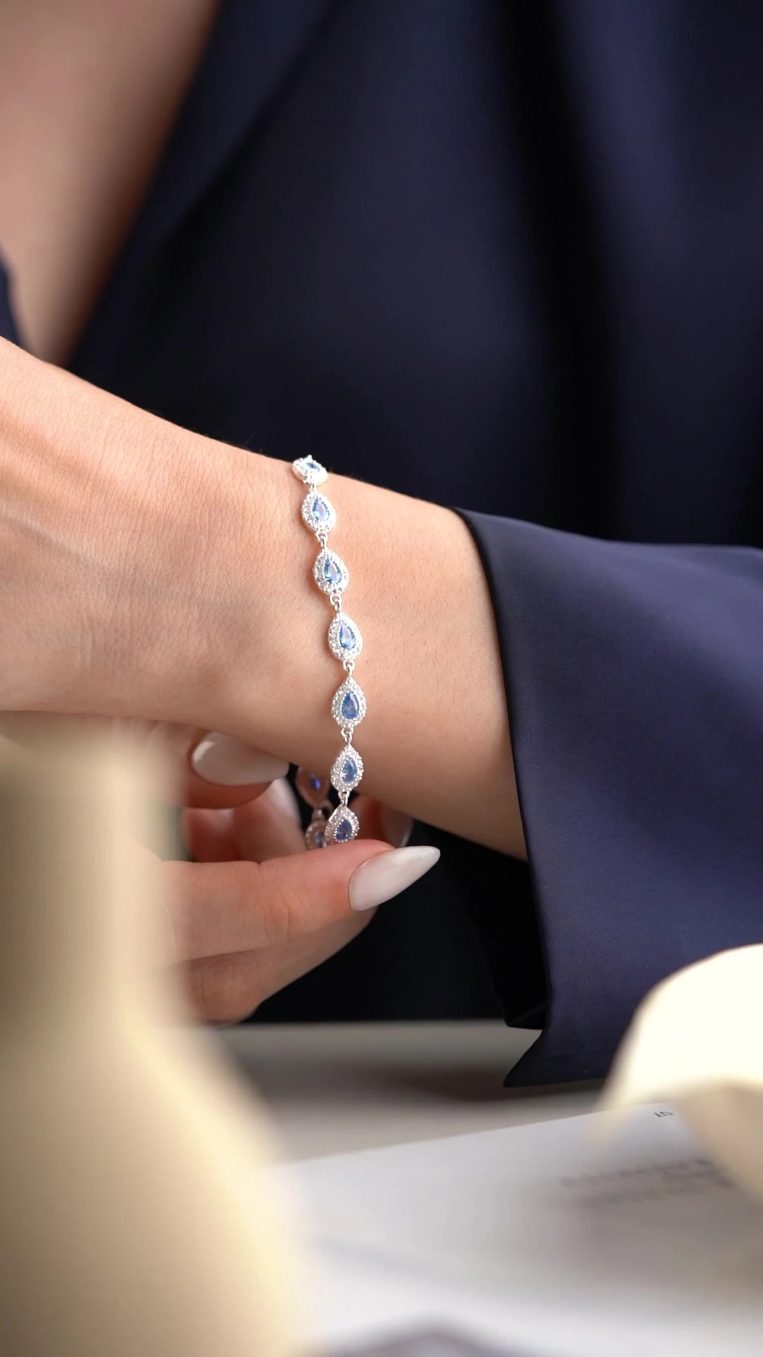 Gümüş Su Yolu Damla Aqua Taşlı Bileklik