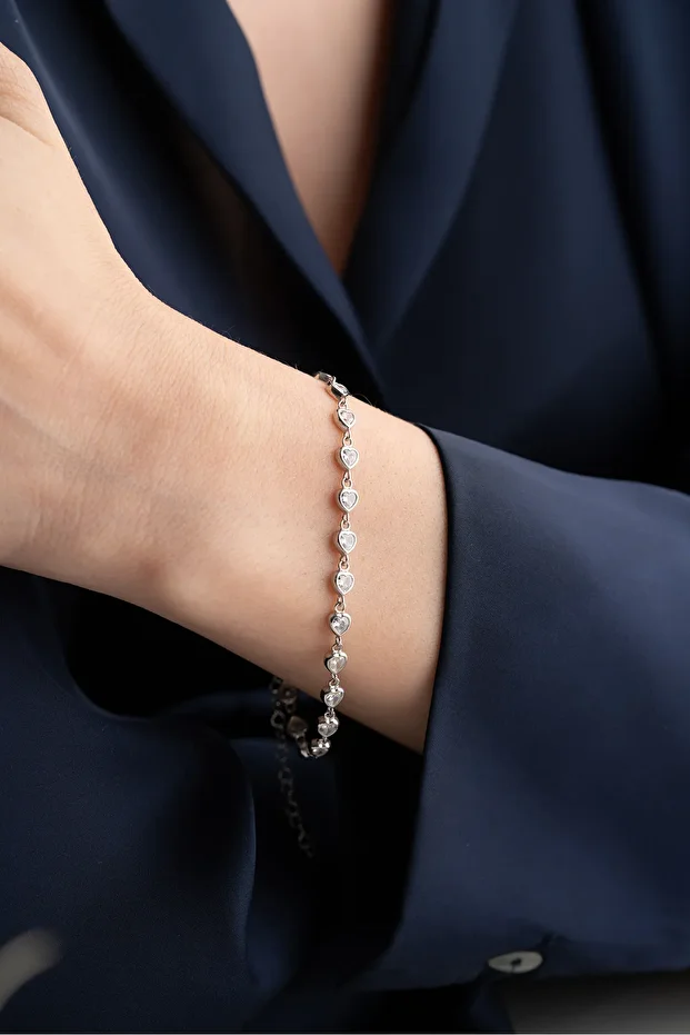 Gümüş Kalpli Beyaz Su Yolu Bileklik