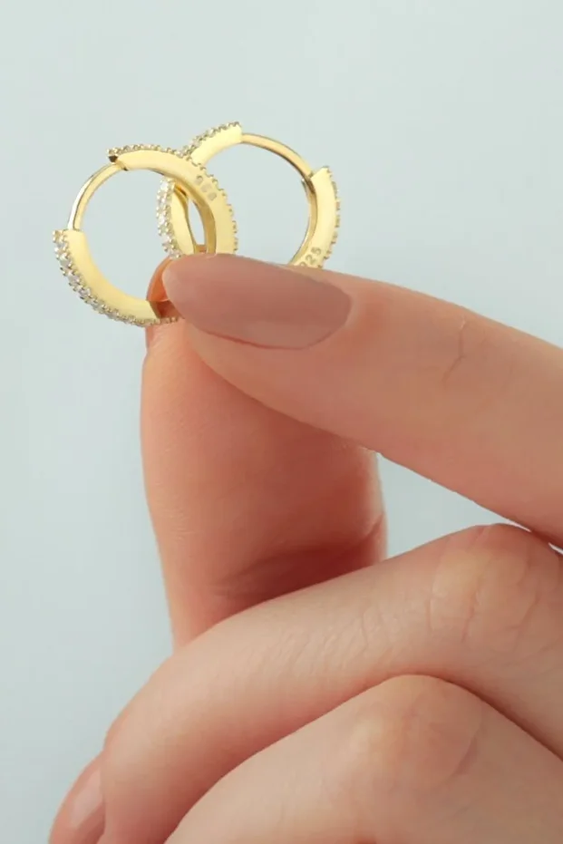 Gold Zirkon Taşlı Tek Sıra Gümüş Küpe