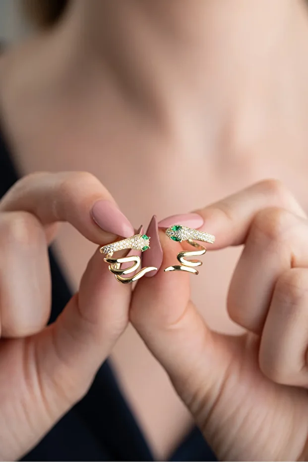 Gümüş Yılan Küpe