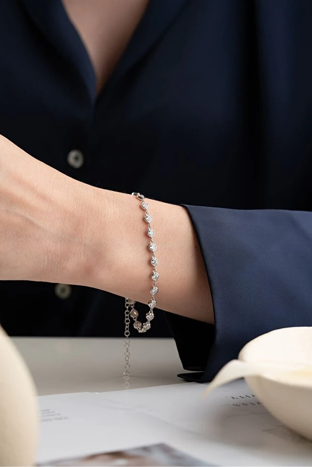 Gümüş Kalpli Beyaz Su Yolu Bileklik