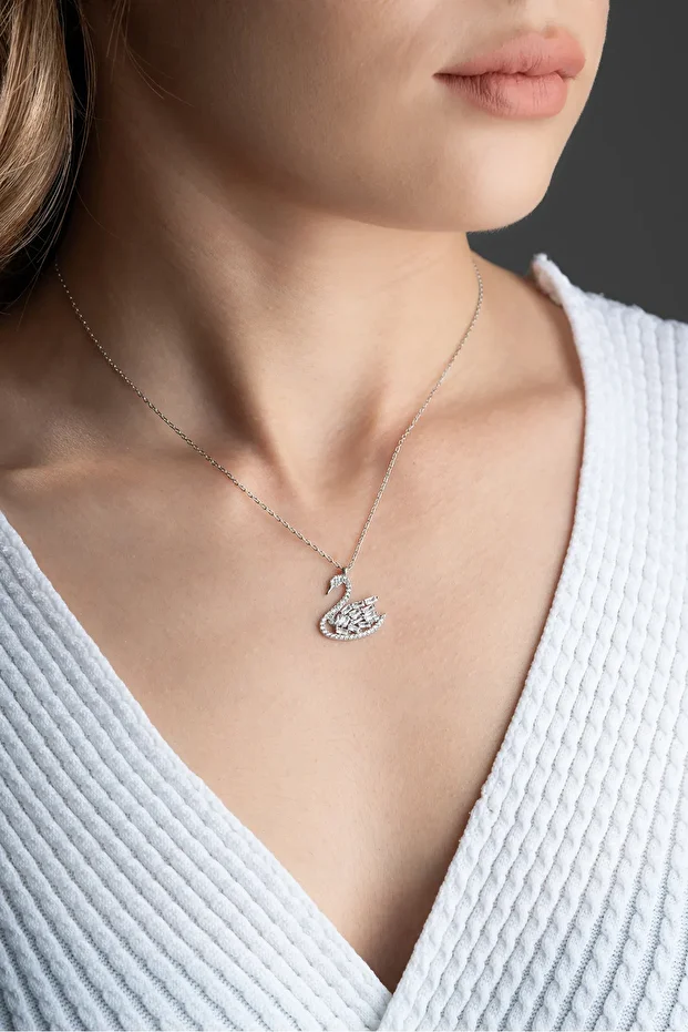 Gümüş Baget Taşlı Kuğu Kolye