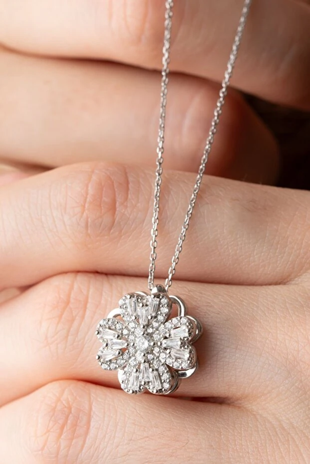 Dönen Dört Yapraklı Yonca Gümüş Kolye