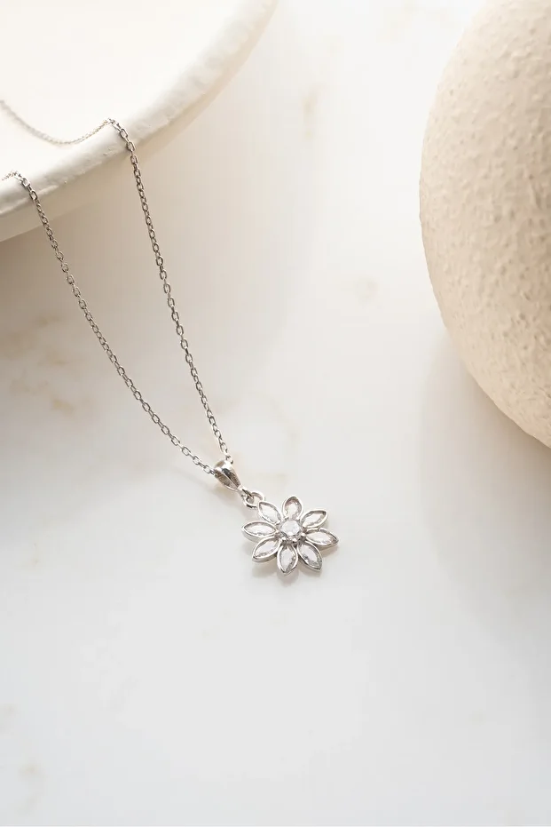 Gümüş Işıklı Kutu Beyaz Taşlı Lotus Kolye