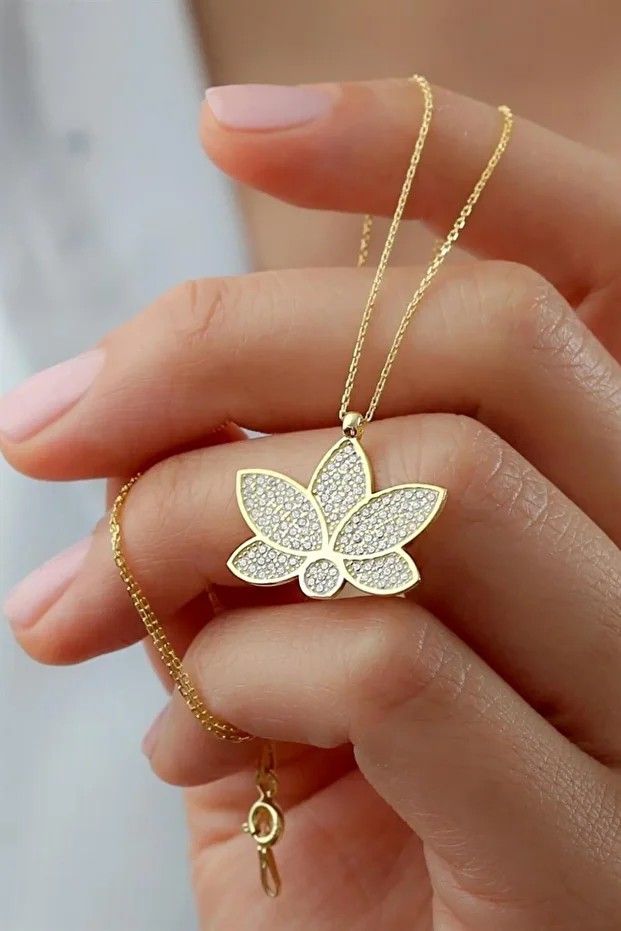 Gümüş Lotus Çiçeği Kolye