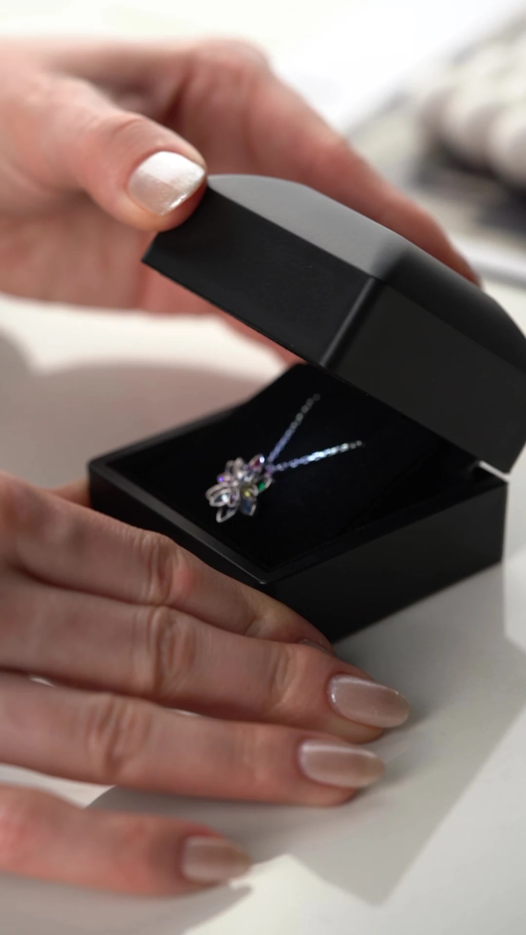 Gümüş Renkli Lotus Çiçeği Kolye