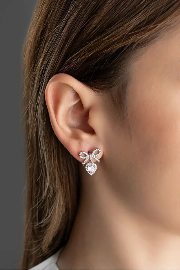 Gümüş Işıklı Kutuda Fiyonklu Kalp Küpe