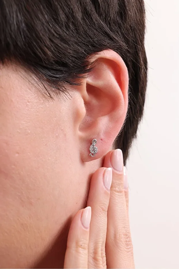 Gümüş Minik Sol Anahtarı Küpe